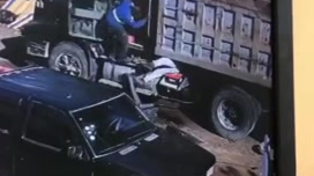 Un trabajador murió aplastado por el peso de un camión
