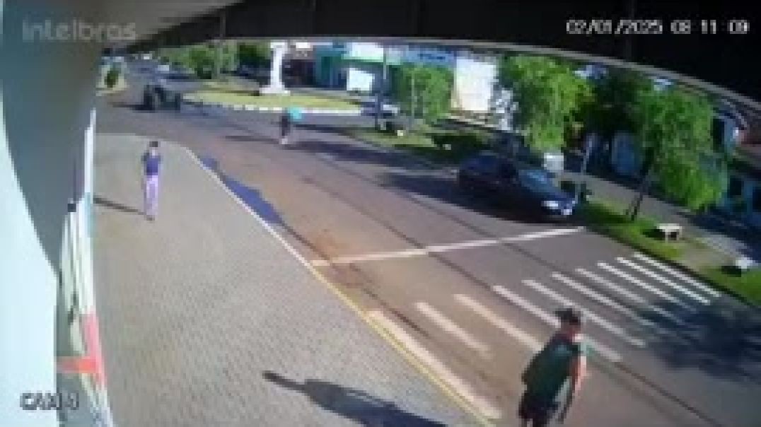 Un granjero atropella con un tractor a una mujer que cruzaba la calle