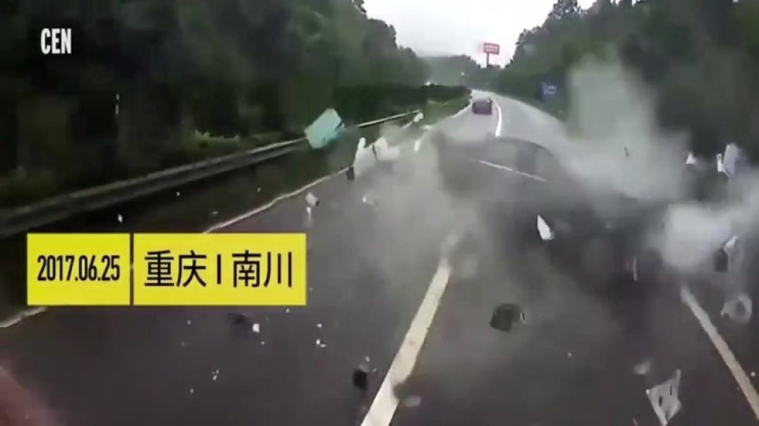 Un Carro Pierde El Control y causa un accidente hiriendo a 4 personas